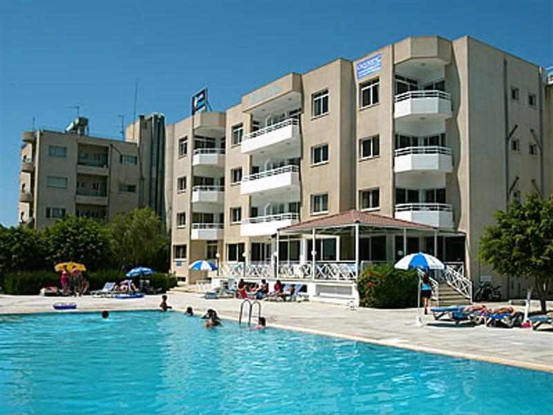 לימסול Valana Hotel Apartments מראה חיצוני תמונה